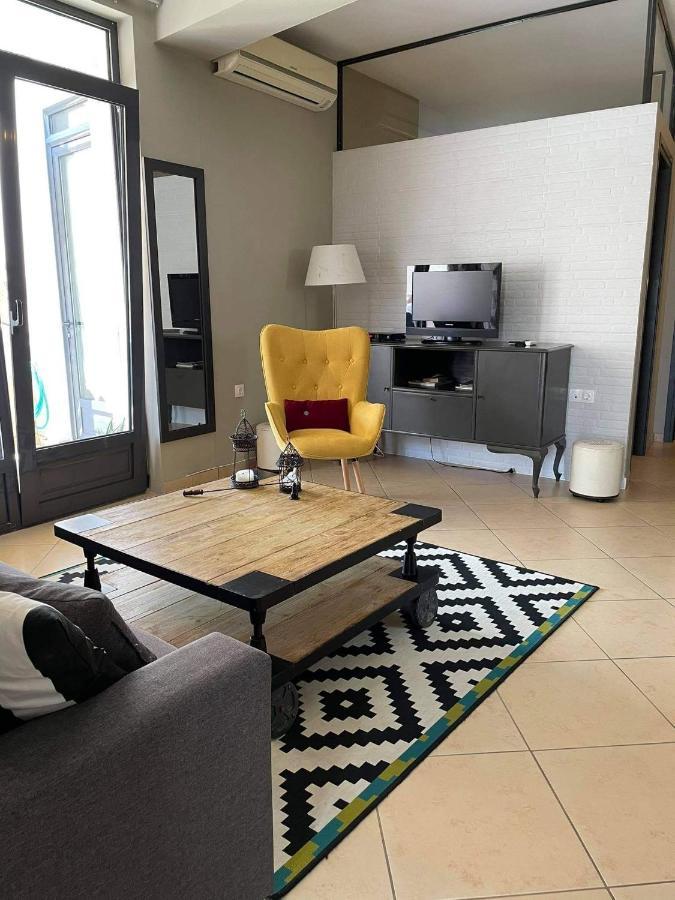Moonstone House B Apartment Mytilene ภายนอก รูปภาพ